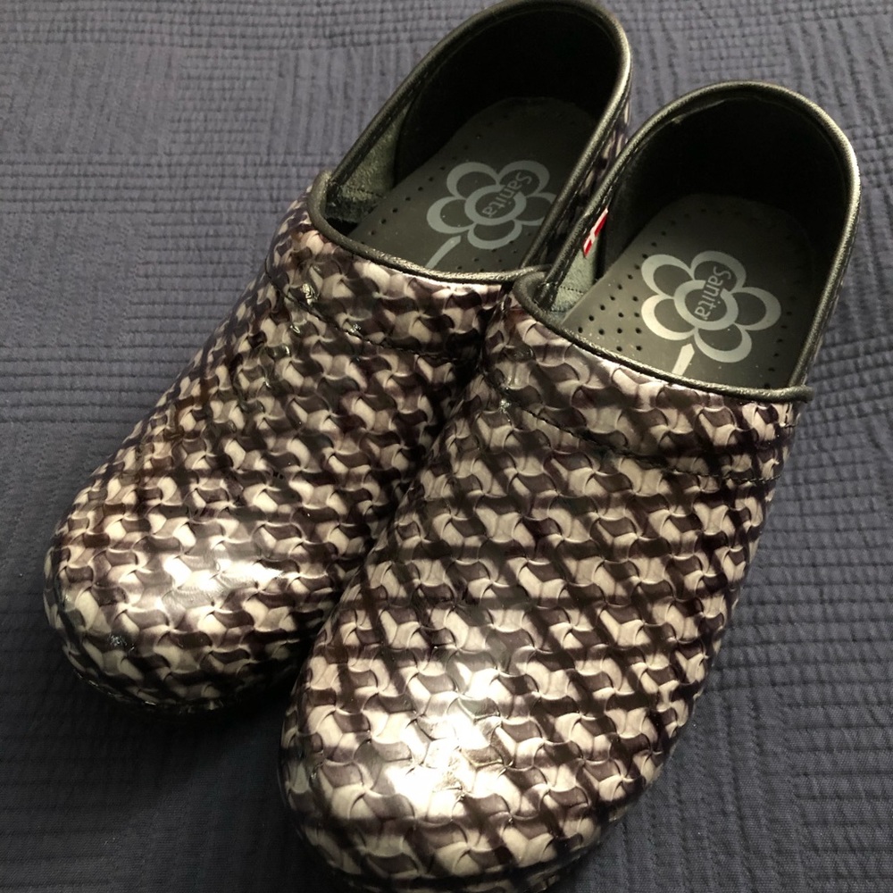 Sanita 39 closed back clogs